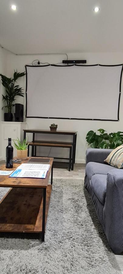 נורת'המפטון Smart Town Centre Apartments מראה חיצוני תמונה